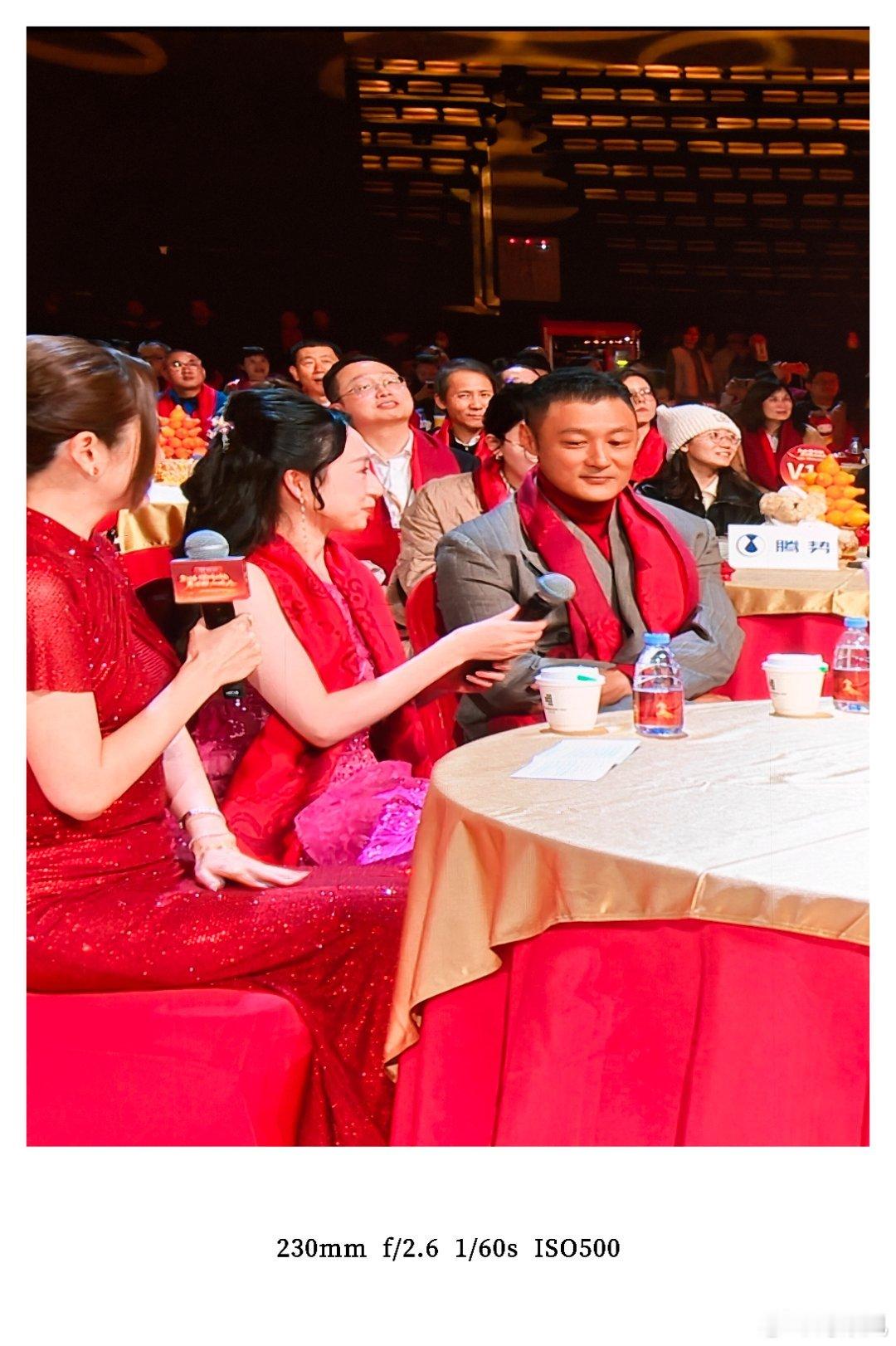 冯总人脉滑铁卢，看深圳春晚录制坐到天上来了。拍到一个孤独的张远。。。 深圳·深圳