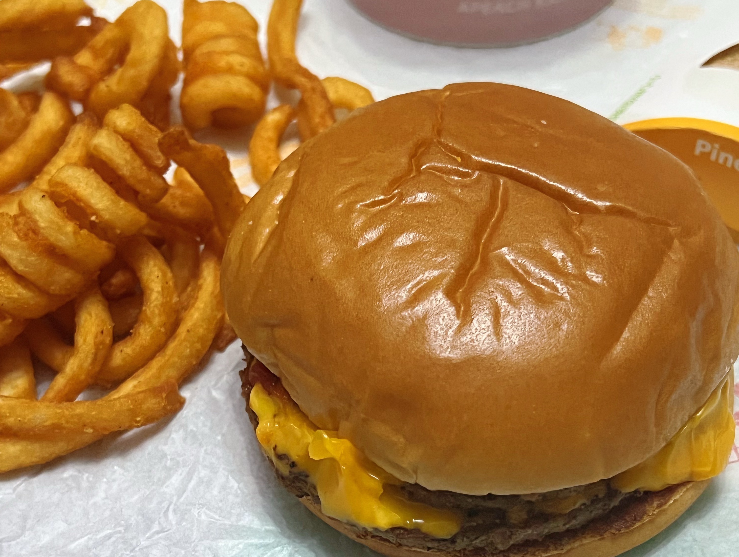 今天晚饭毛毛提到的汉堡🍔 feat.毛毛推荐的明日边缘[收到] ​​​