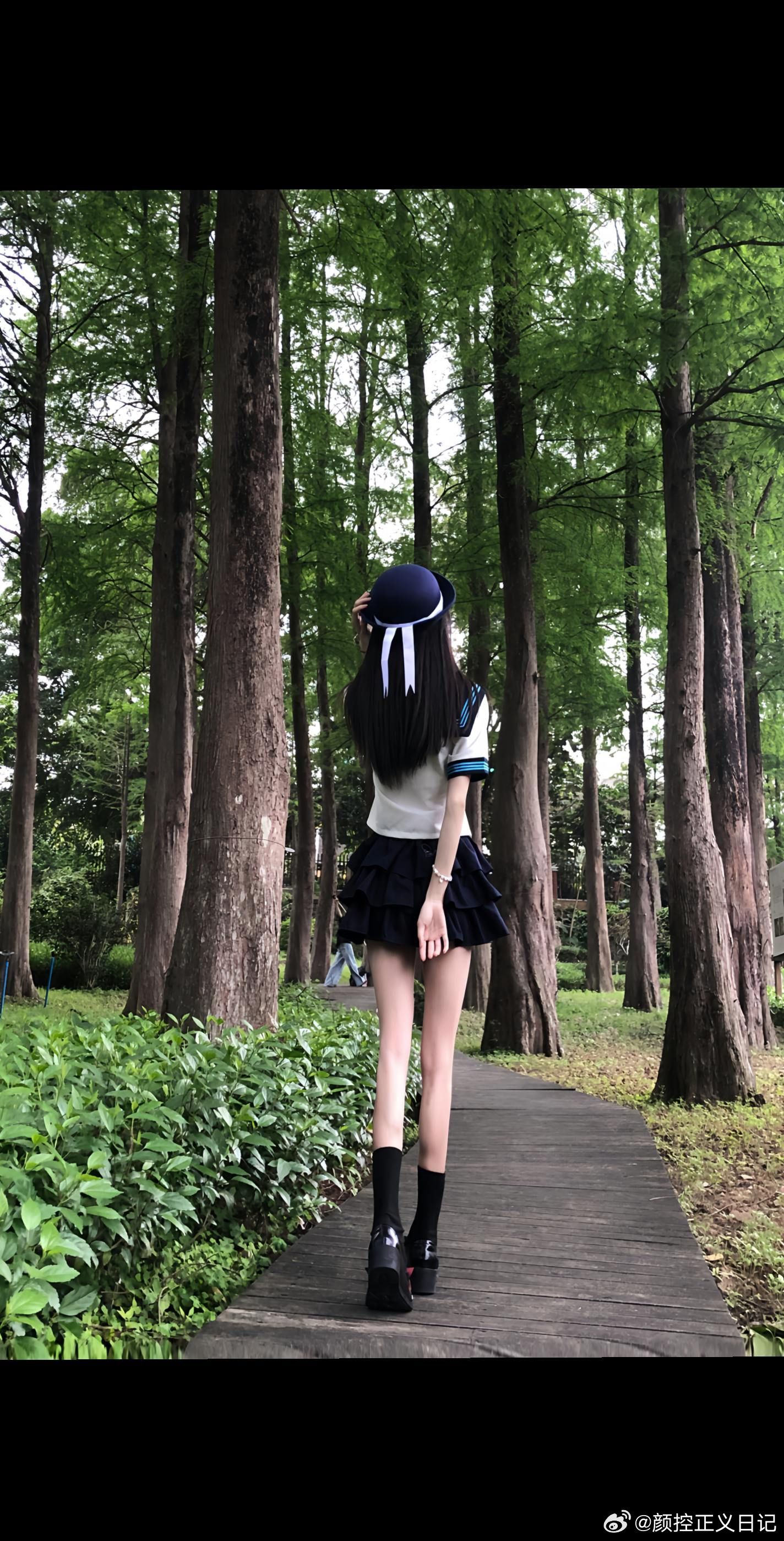 jk私影jk女孩出行美女绘梦长廊