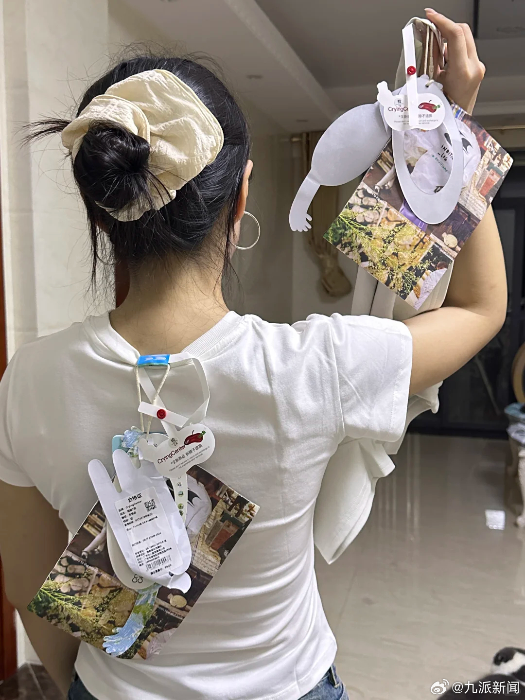  以前的吊牌是衣服的“身份证”，现在的吊牌是衣服的“炸弹装置”。除了越做越大外，