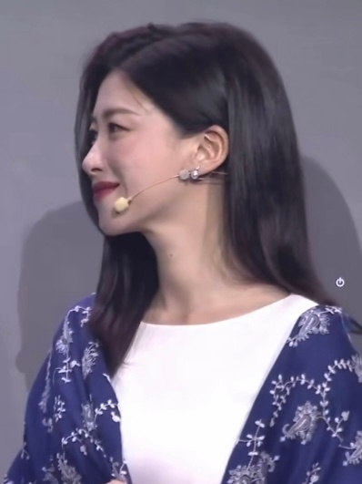 朱珠空降重庆分享穿搭心得朱珠来到山城分享穿搭干货，主张穿搭不必堆砌昂贵单品，找准