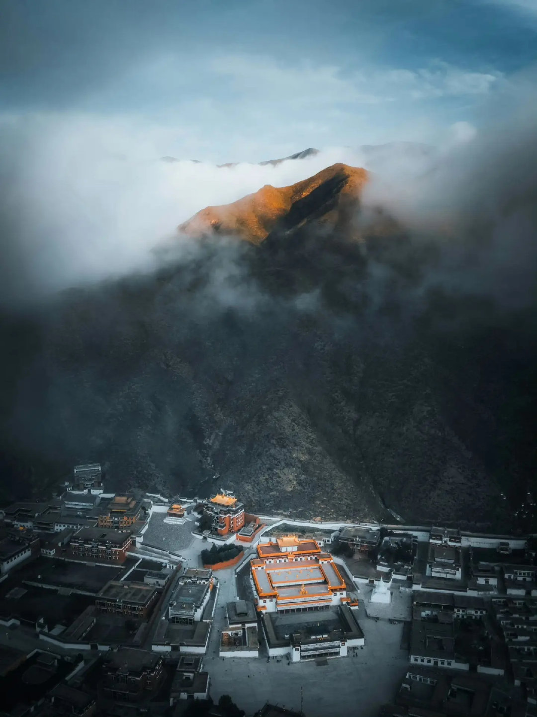 宝子们！1709年扎根甘肃甘南的拉卜楞寺，格鲁派六大寺之一+‘世界藏学府’！金顶