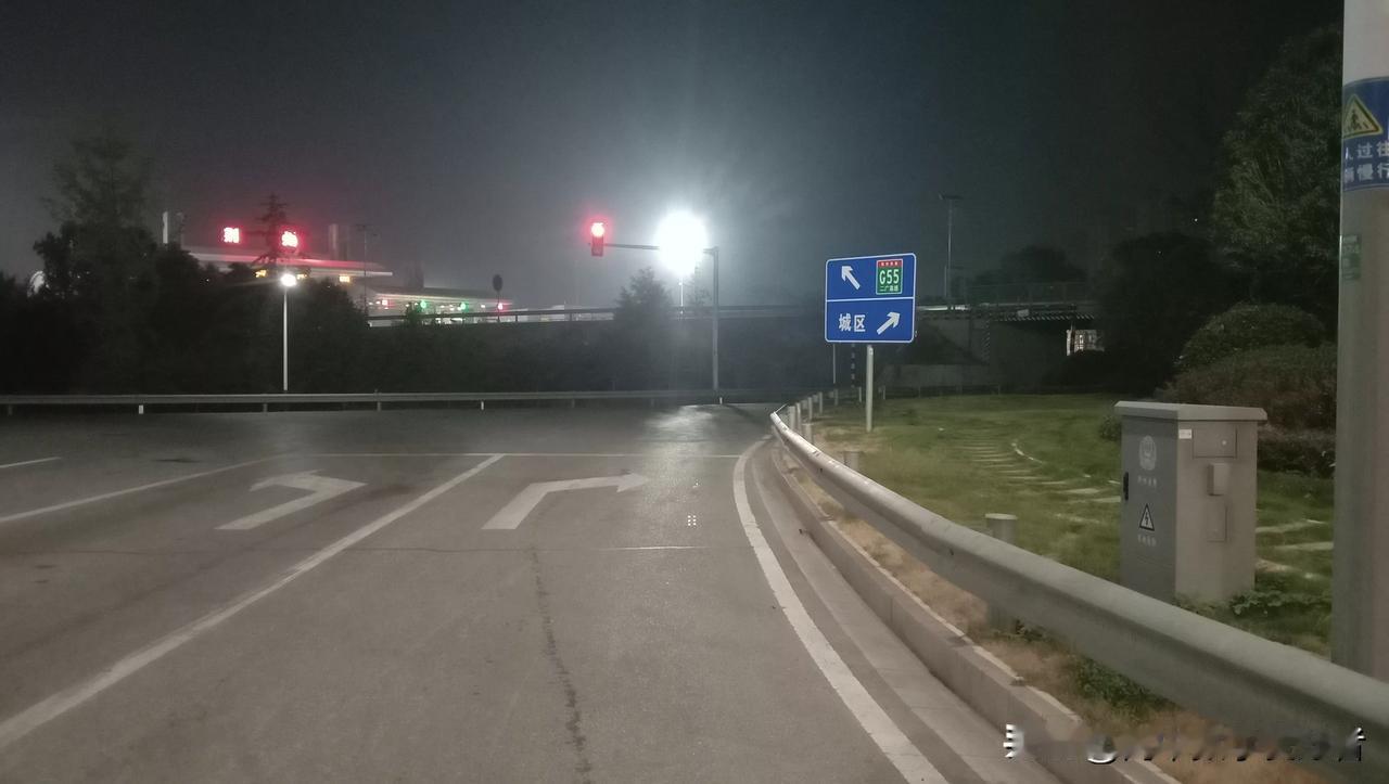 【邓老师经常要去沙北给学生上课，一周要去好几次】
​
​1.以前，邓老师的学生主