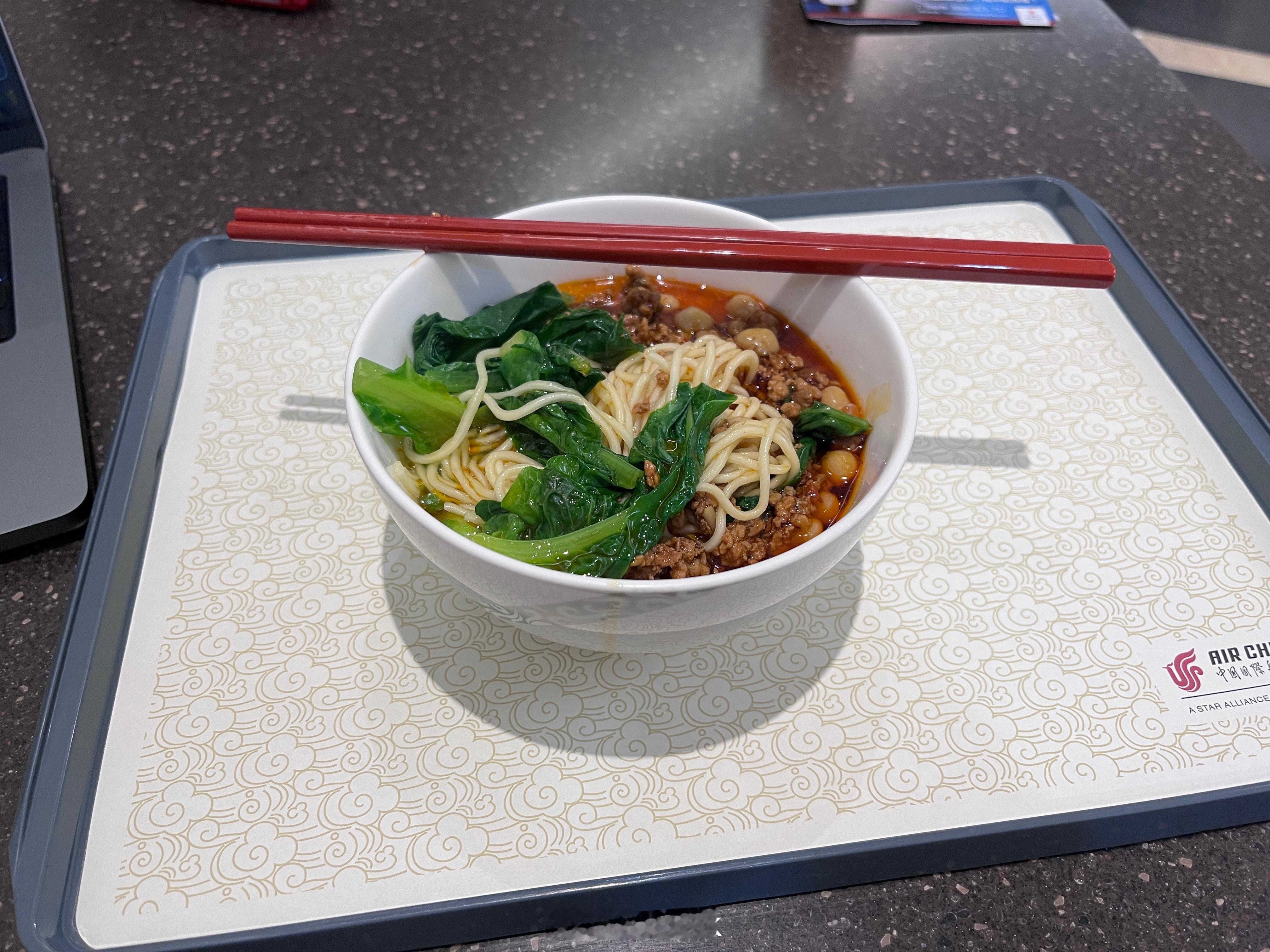 马牛片刻不得休息啊…吃饭还顺便要把后期改了[裂开]连轴转7天了太累了 ​​​