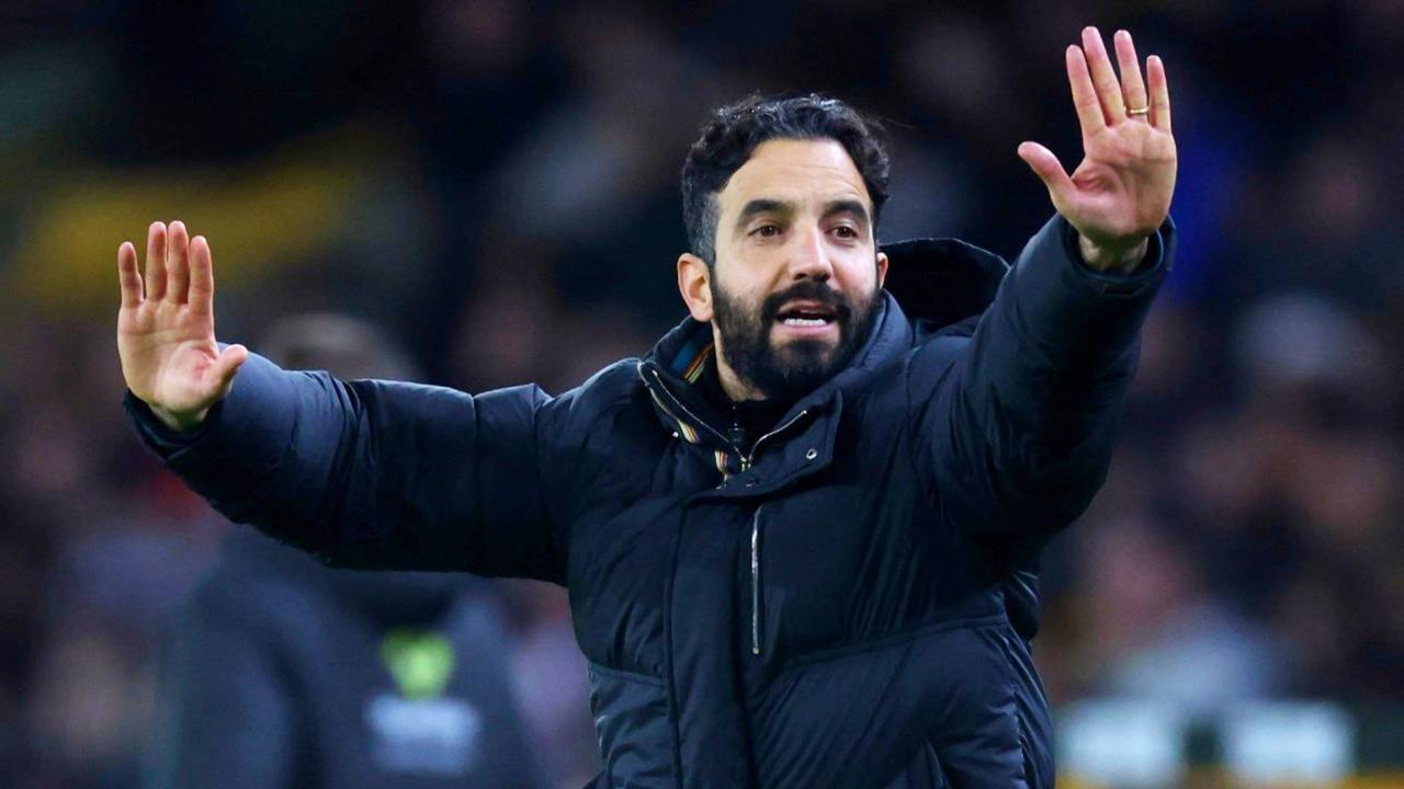 又抓内鬼？阿莫林的三中卫阵型在对阵伯恩茅斯时进行了调整，让达洛特回撤到四后卫中的