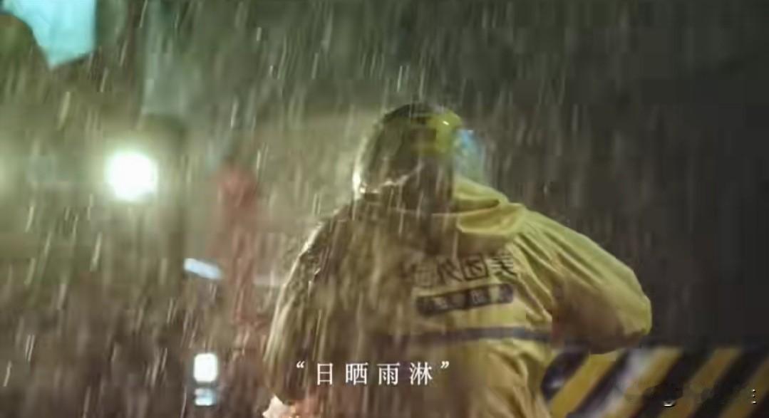 外卖小哥靠自己跑单赚的钱买了一辆几十万的车，
很多人都说不值，
有人不解地问：靠