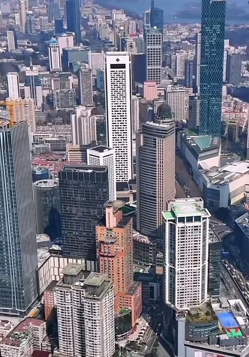 不是军迷，但我也知道，一旦国家间发生不测，可能前几分钟不是互射弹道，而是先把对方