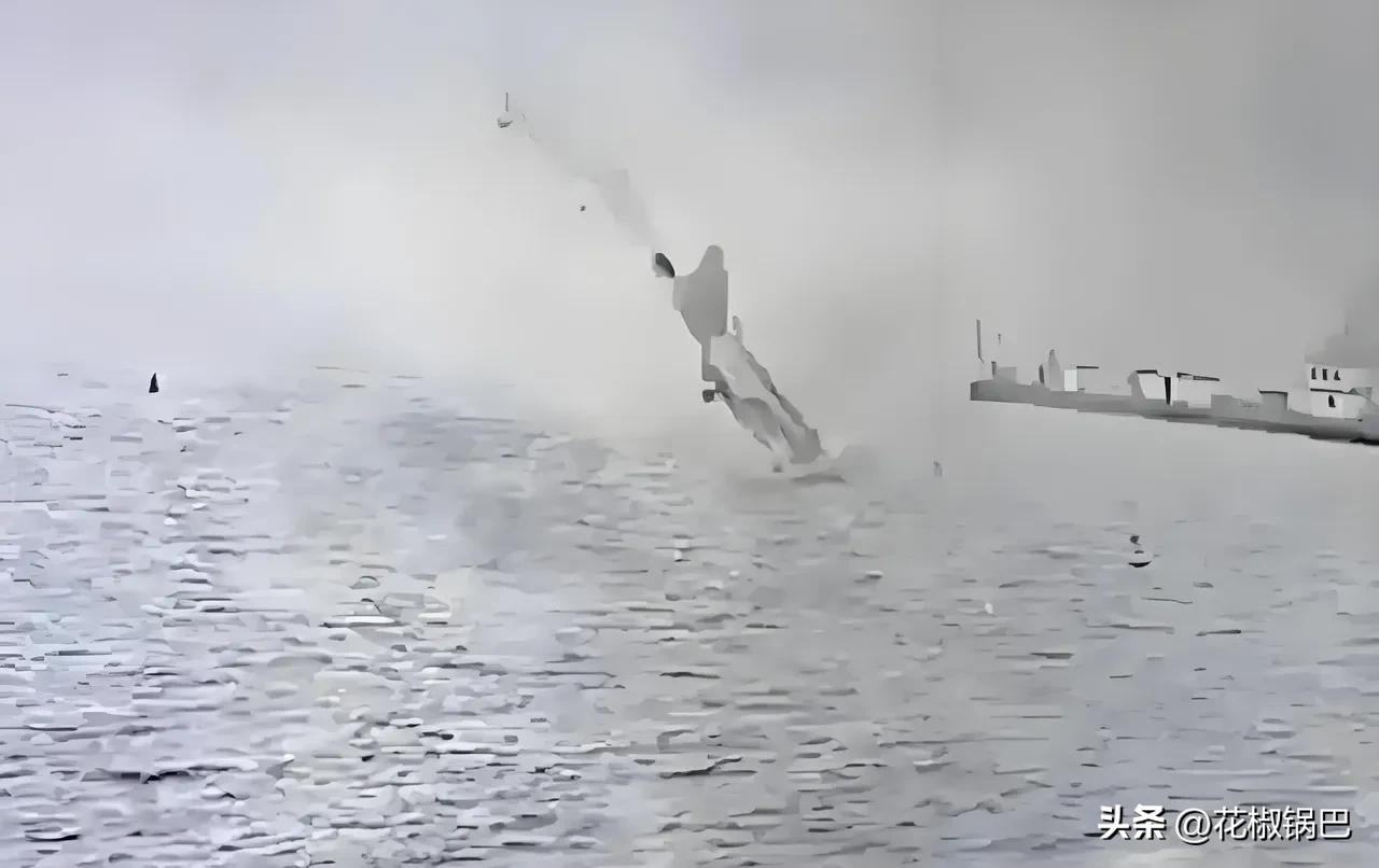 美军这次在南海摔飞机，真是麻烦大了。飞机可能废了，损失也不小，还可能有人受伤。关