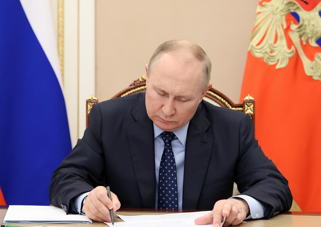 普京为什么提前9年申办APEC东道主
俄罗斯政府日前官宣，普京已经签署总统令，正