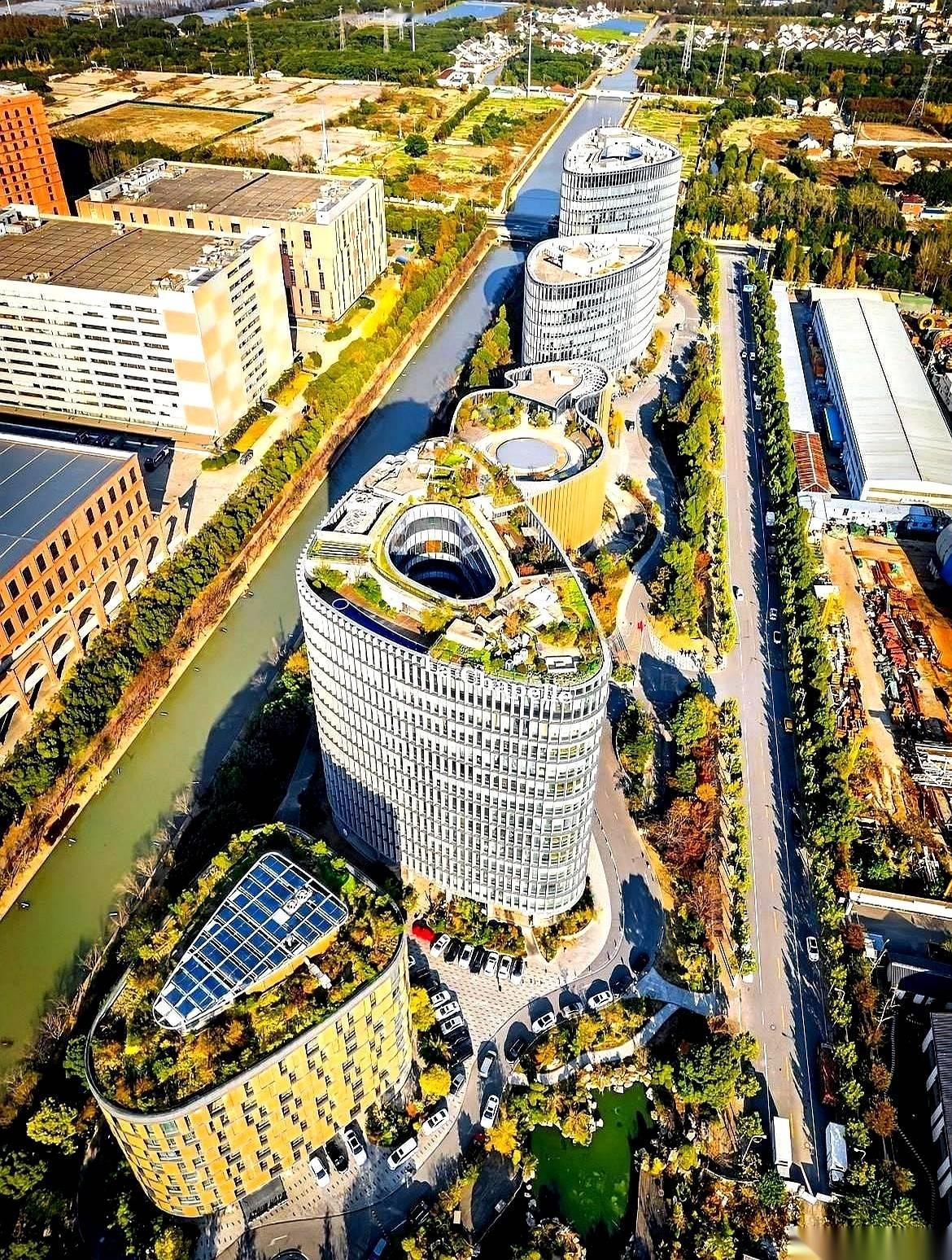 九个月，33个亿。
净利润。
还不是营收。
就上海闵行区，一家公司。
我今天早上