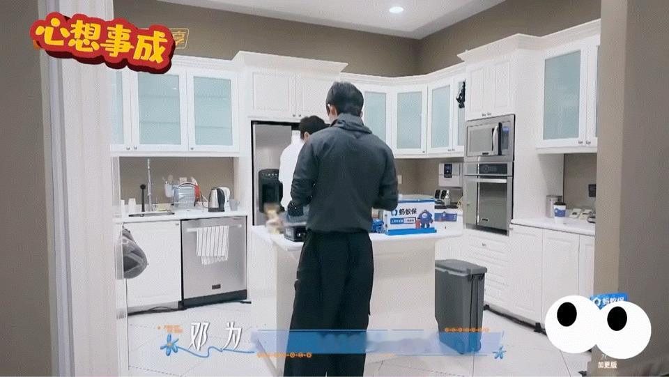 王星越邓为比食量王星越吃了邓为的醋花少8这段互动笑点拉满！王星越和邓为现场比拼食