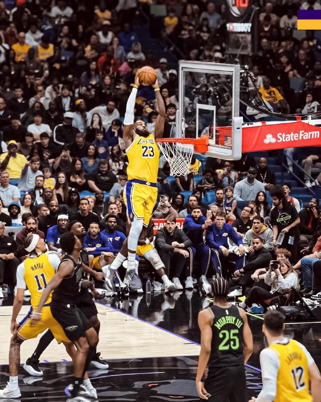 NBA Memes晒詹姆斯空接P图：詹姆斯应该接受药检，一个41岁的男人不应该能