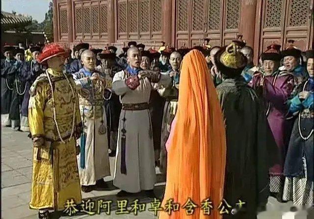 笑不活了，当年没发现尔康这个御前侍卫比皇子还尊贵呀！[笑cry]果然琼瑶的剧不能