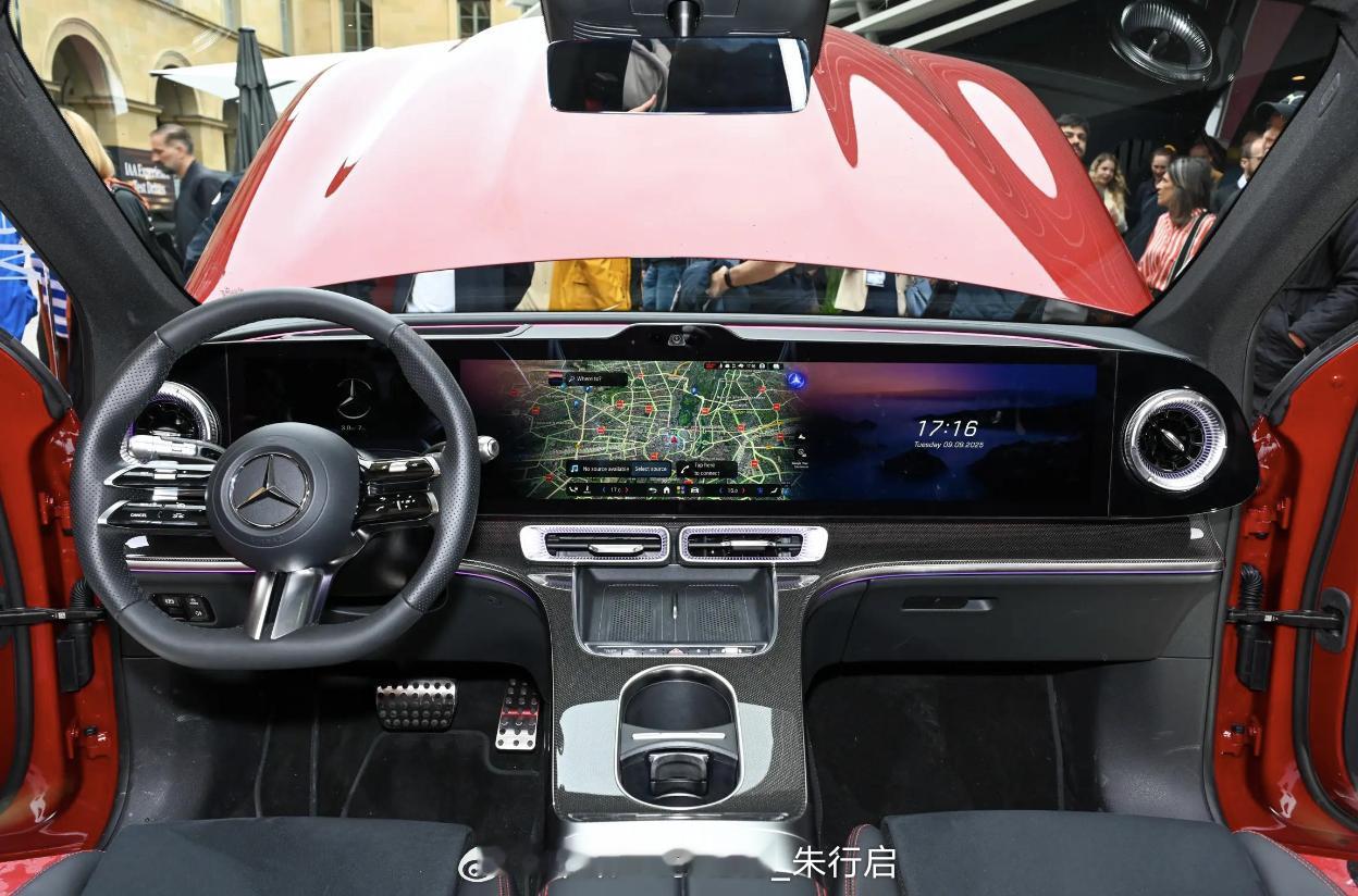 全新奔驰C级的纯电版本谍照图曝光新车采用800伏的电气架构纯电续航最高为713公