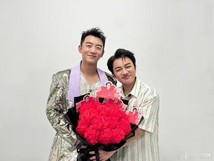 王祖蓝感谢郑恺 要不怎么说王祖蓝这一场演唱会是真的绝，本来王祖蓝唱歌就很好听，直