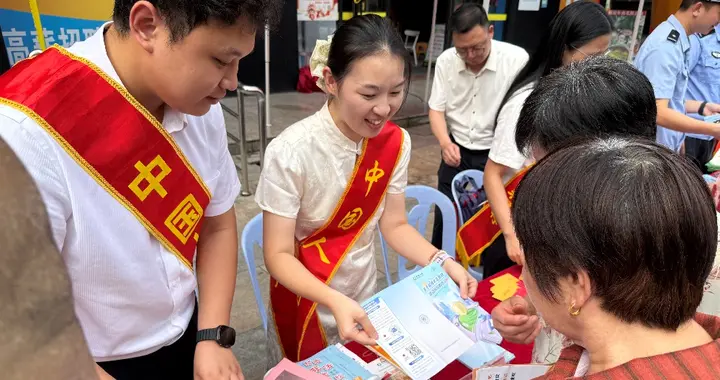 中国人寿平和县支公司积极参与“5·15”打击和防范经济犯罪宣传日活动