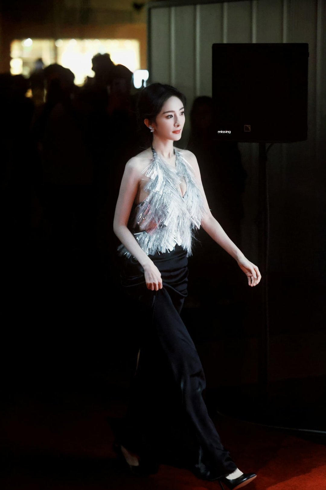 杨幂杨幂 ym杨幂哈尔滨一九四四 ym杨幂没有一顿火锅解决不了的事“我围绕着你，