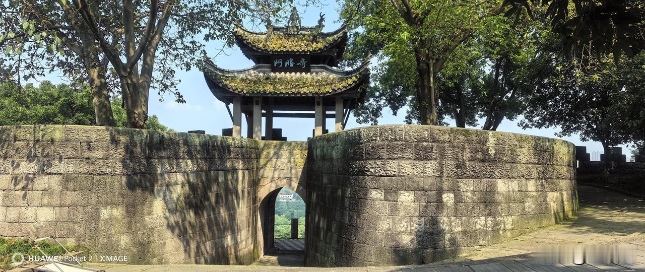 在重庆居然有一座藏着惊天历史、改写世界格局的千年宝藏地。
        这座仅