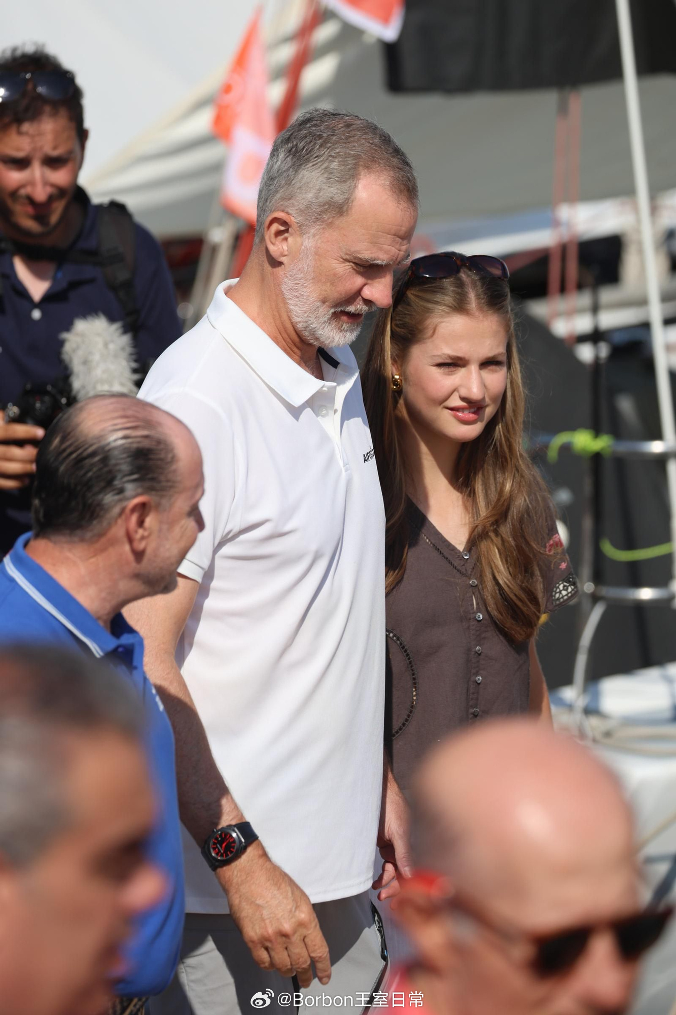 关于诺拉的文字消息一则~3月31日，诺拉和爸爸去了罗莎莉亚「LUX Tour」马