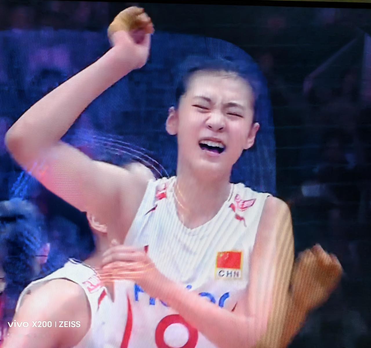一目了然，中国女排3-0胜塞尔维亚，谁强谁弱数据见分晓！
      王奥芊14