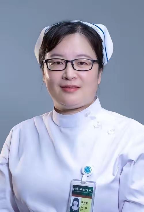看完协和医院护士刘芳的相关报道，
我敢打赌，之前不了解她的人都动容了。
刘芳十年