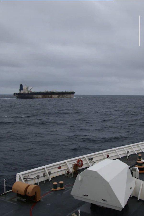 美国扣押悬挂俄罗斯国旗的油轮——莫斯科称其为海盗行为 美国在北大西洋扣押了一艘悬