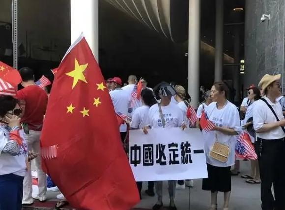一位福建小伙提出了一个统一台湾的绝佳建议，那就是让内地大爷大妈去台湾旅游，然后给