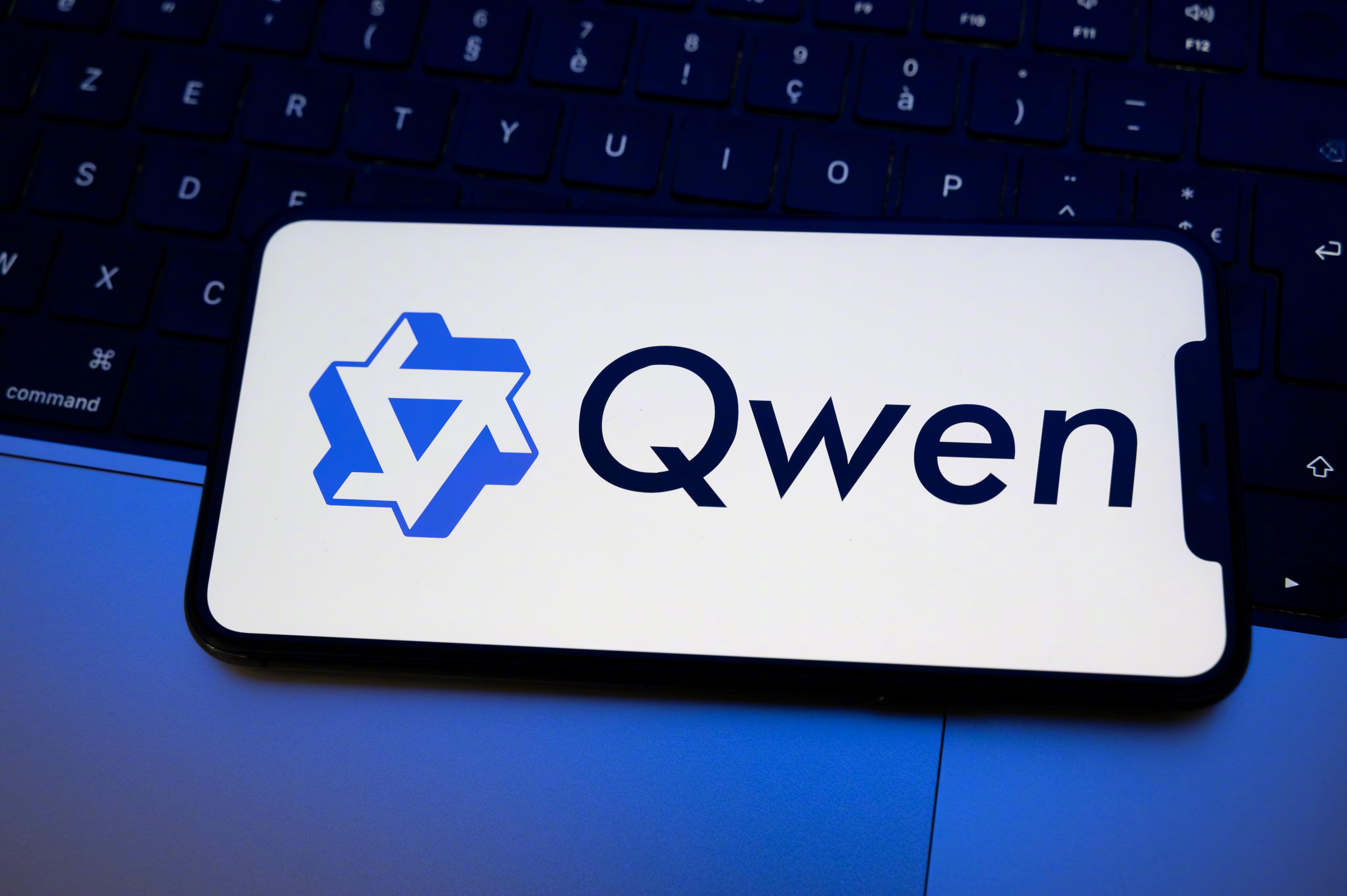 阿里将开源千问Qwen3.5模型【阿里除夕夜将开源新一代千问Qwen3.5模型】