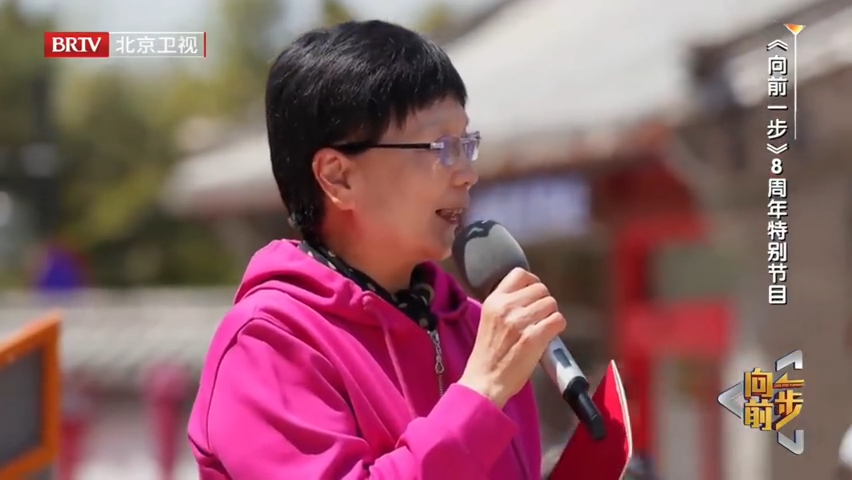 红房本圆了12年安居梦十二年奔波历尽心酸，花园新区居民因历史问题多年办证无门。《