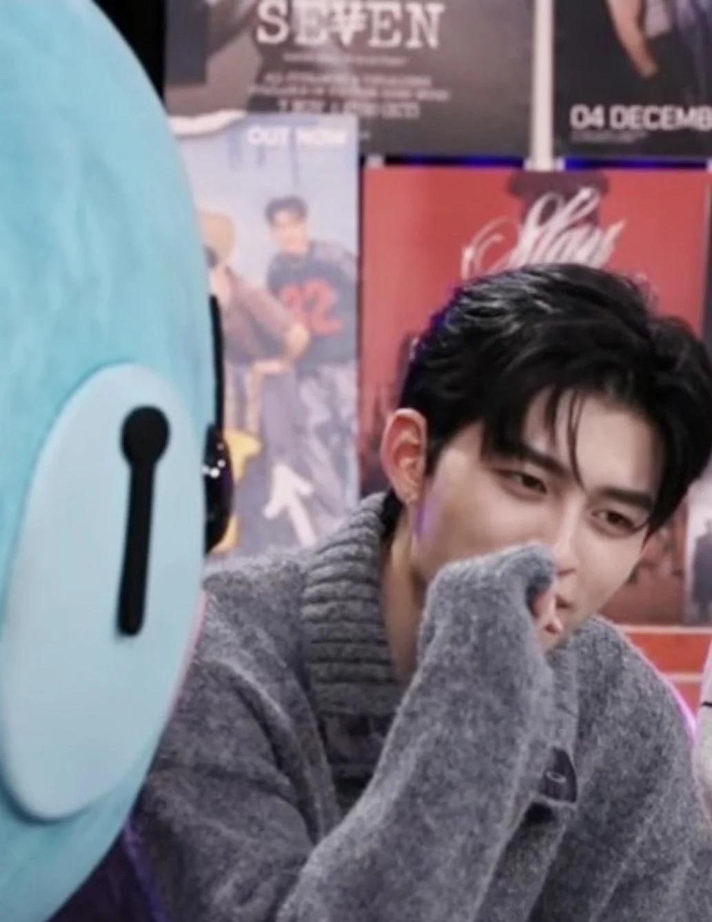 比儿子还可爱的萌袖🍞
毛衣look好难得好适配好好看💕
	
pond小面包