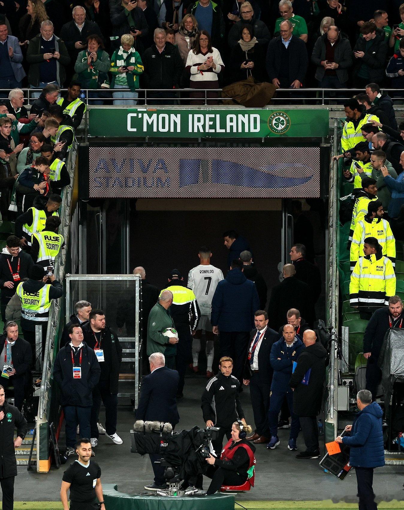 输球＋染红停赛，年近41岁的C罗很可能已经踢完生涯最后一场世预赛 11月14日讯