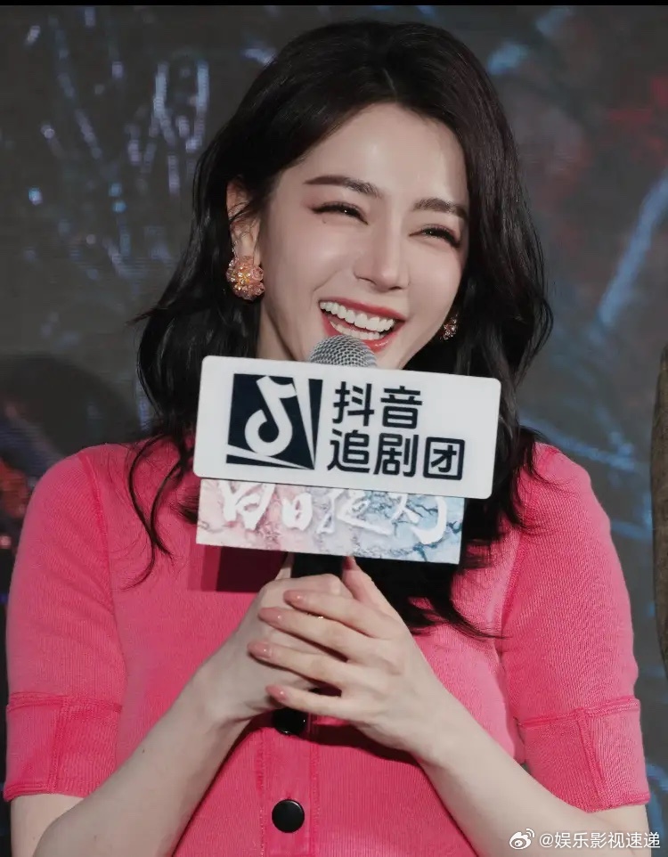 明眼人都知道不知道大家发现了没只要迪丽热巴一出来，不管她是明明换了以往不同风格，