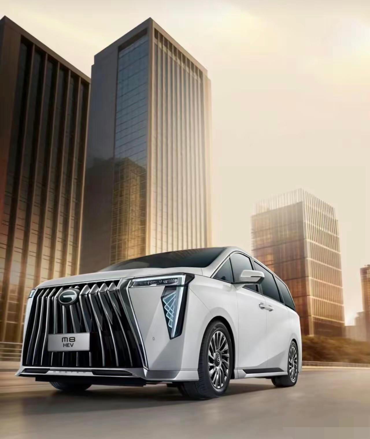 现在还开着燃油车的人，无非就这10类人：
1、不差钱的。
2、对新能源车不信任的