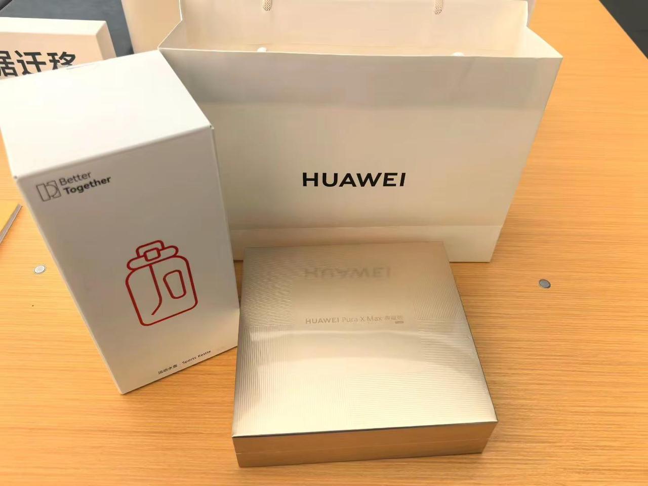 不是你不行，你就缺个折叠屏！人生得意须尽欢拿个折叠屏翻一翻十年风雨十年情你用折叠