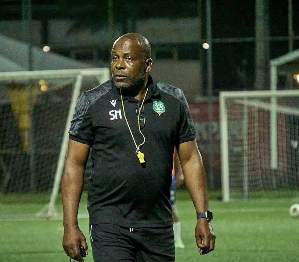 2024年3月開始執教蘇利南國家隊嘅教練文素（Stanley Menzo） 宣佈