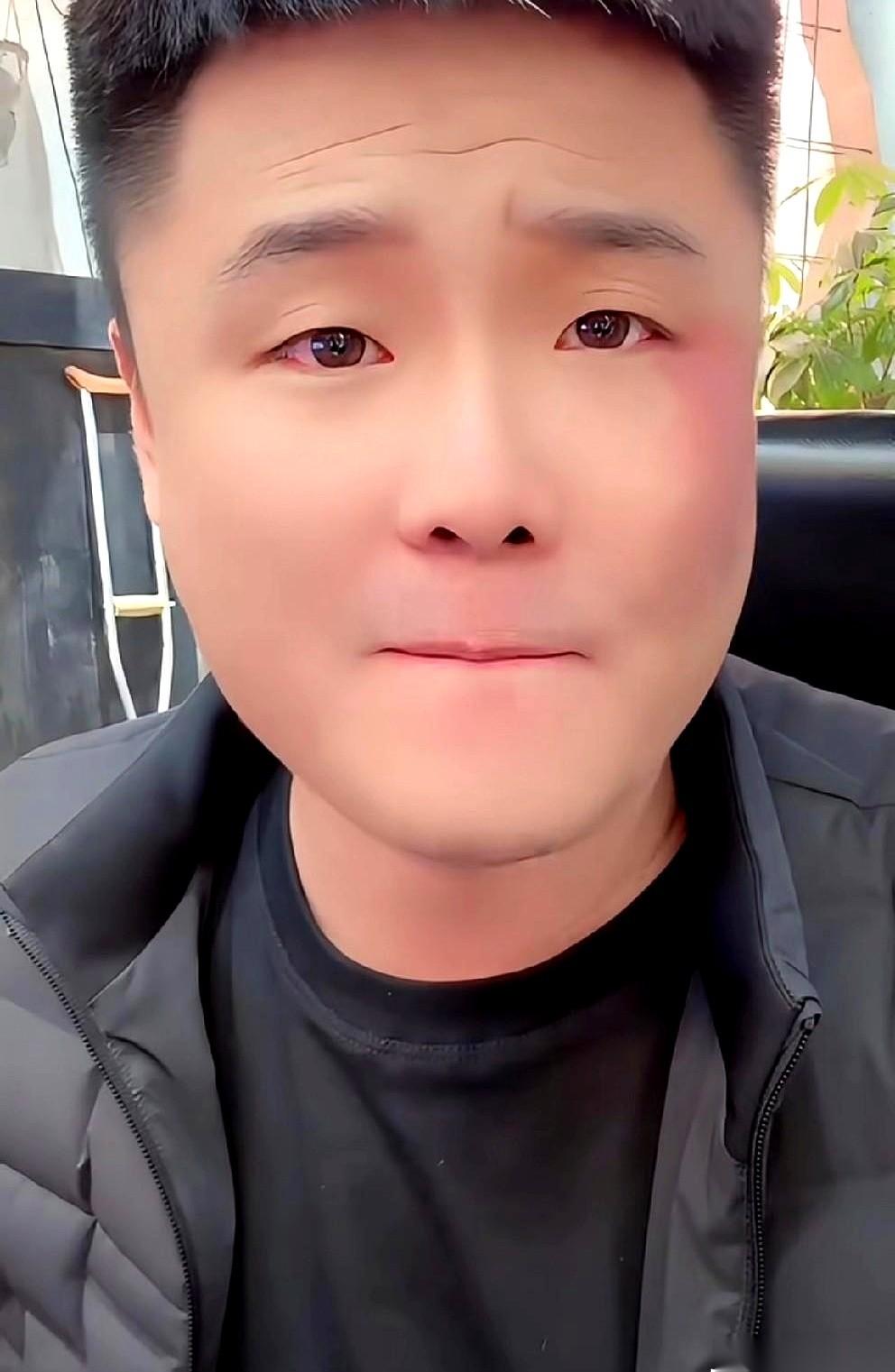 我认了，我就是来蹭你的。
只要你不撵我走，我以后就给你鞍前马后。谁敢说你一个不字