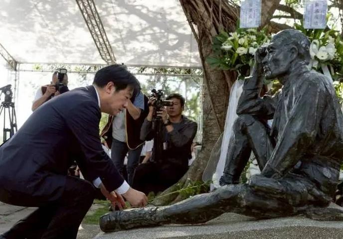 ·疯狂媚日美化殖民历史，赖清德荒诞作秀，暴露台独势力的致命困境。

赖清德跪拜日