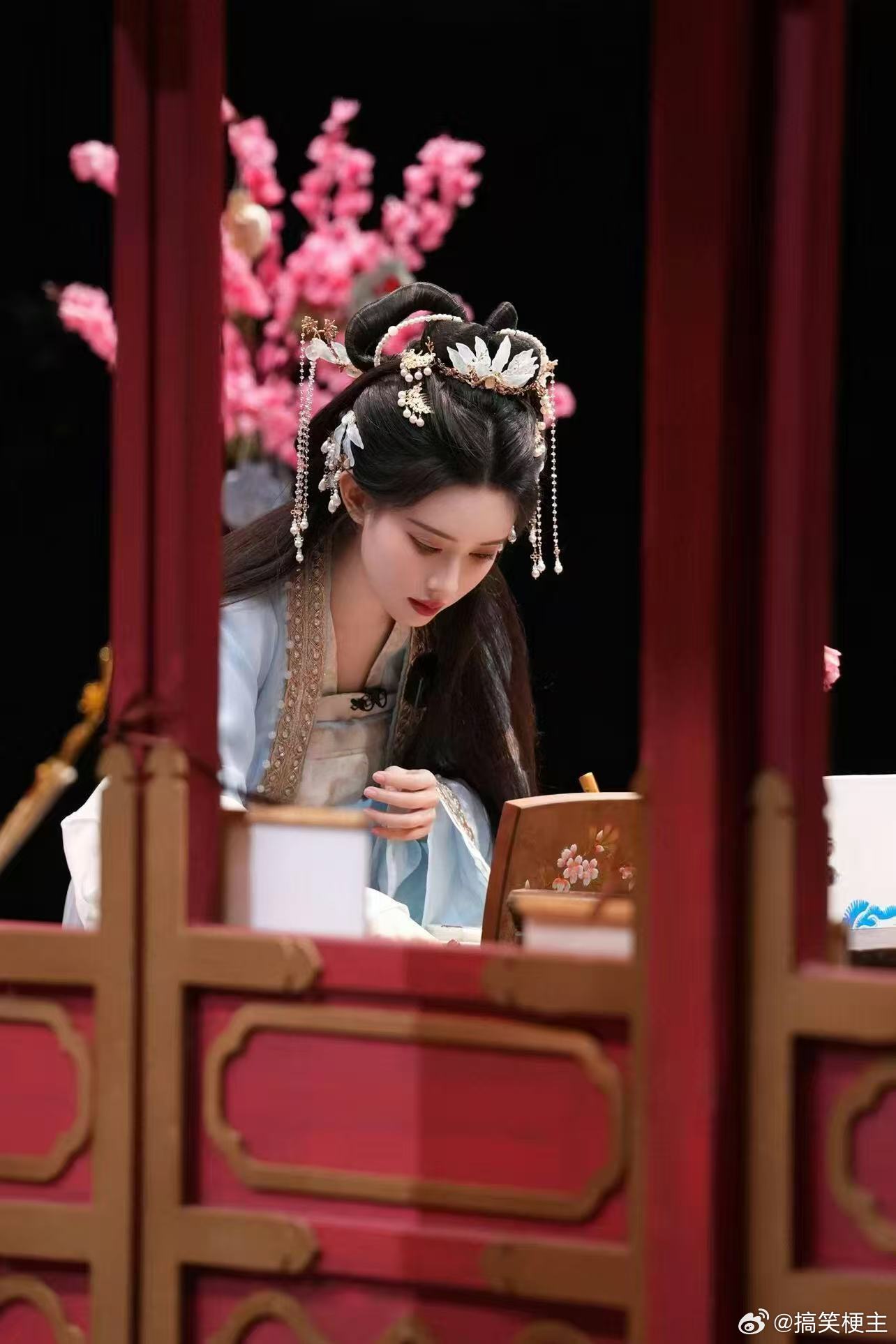 孟子义祝大侦探十周年快乐孟子义祝福大侦探大侦探看完孟姐的祝福直接破防！她在大侦探