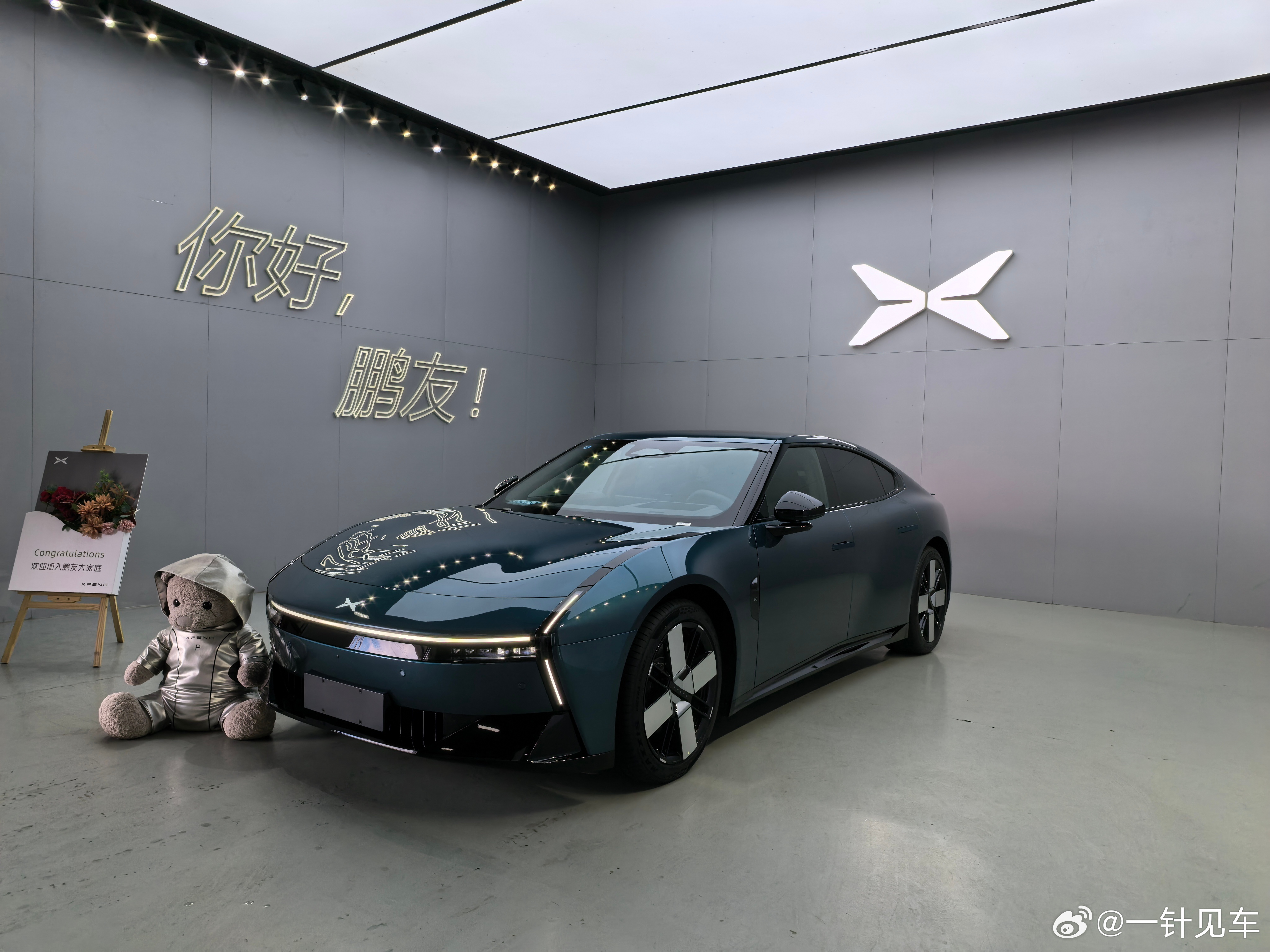 全新小鹏P7首批车主火热提车 提车咯！外绿内紫，这个搭配我很喜欢[哈哈]起步即高