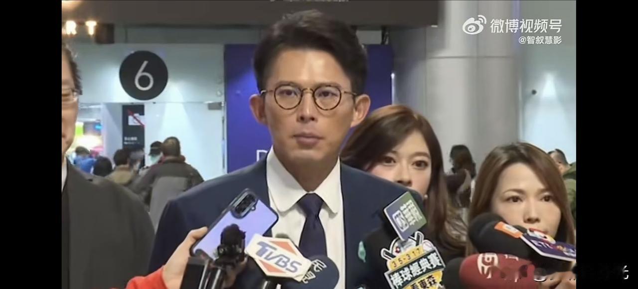 黄国昌闪电访美：3张明牌摆台面，4张暗牌藏私心
 
大家应该还记得前段时间，黄国