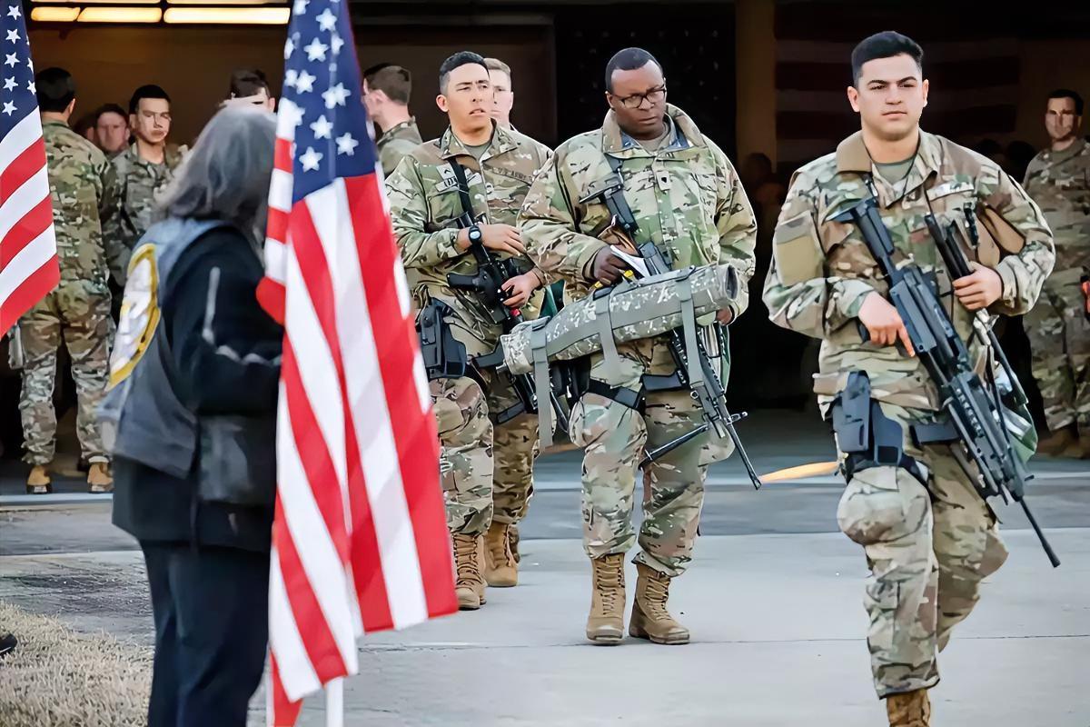 特朗普这回脸面算是彻底挂不住了！谁能想到，美军自己炸毁的运输机残骸里，居然还藏着