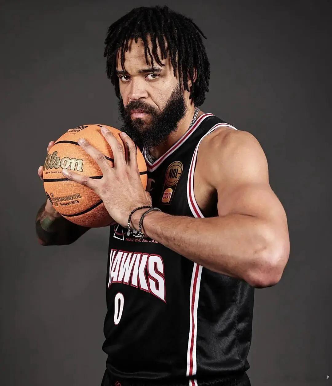 刘维伟曝麦基签约北京男篮  快人快语的刘维伟指导在采访时半开玩笑说麦基已经被北京