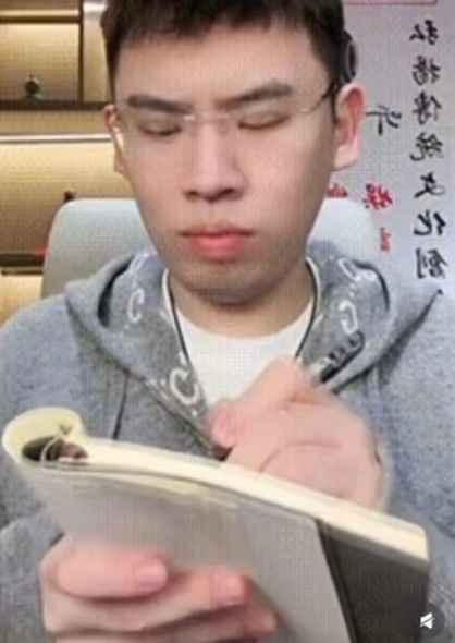 烫知识:在bw里cos祁煜可以享受明星的待遇。下四处继续阴暗爬行，鱼小妹已经和鱼
