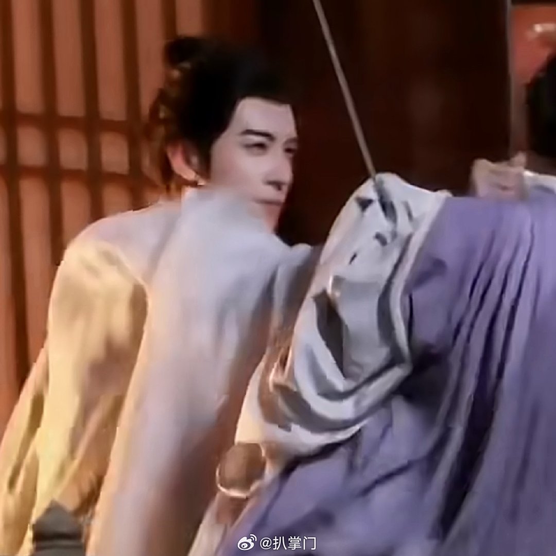 陈星旭又演疯批了看了陈星旭在电视剧《金枝》的片场路透，感觉陈星旭和疯批的适配度拉