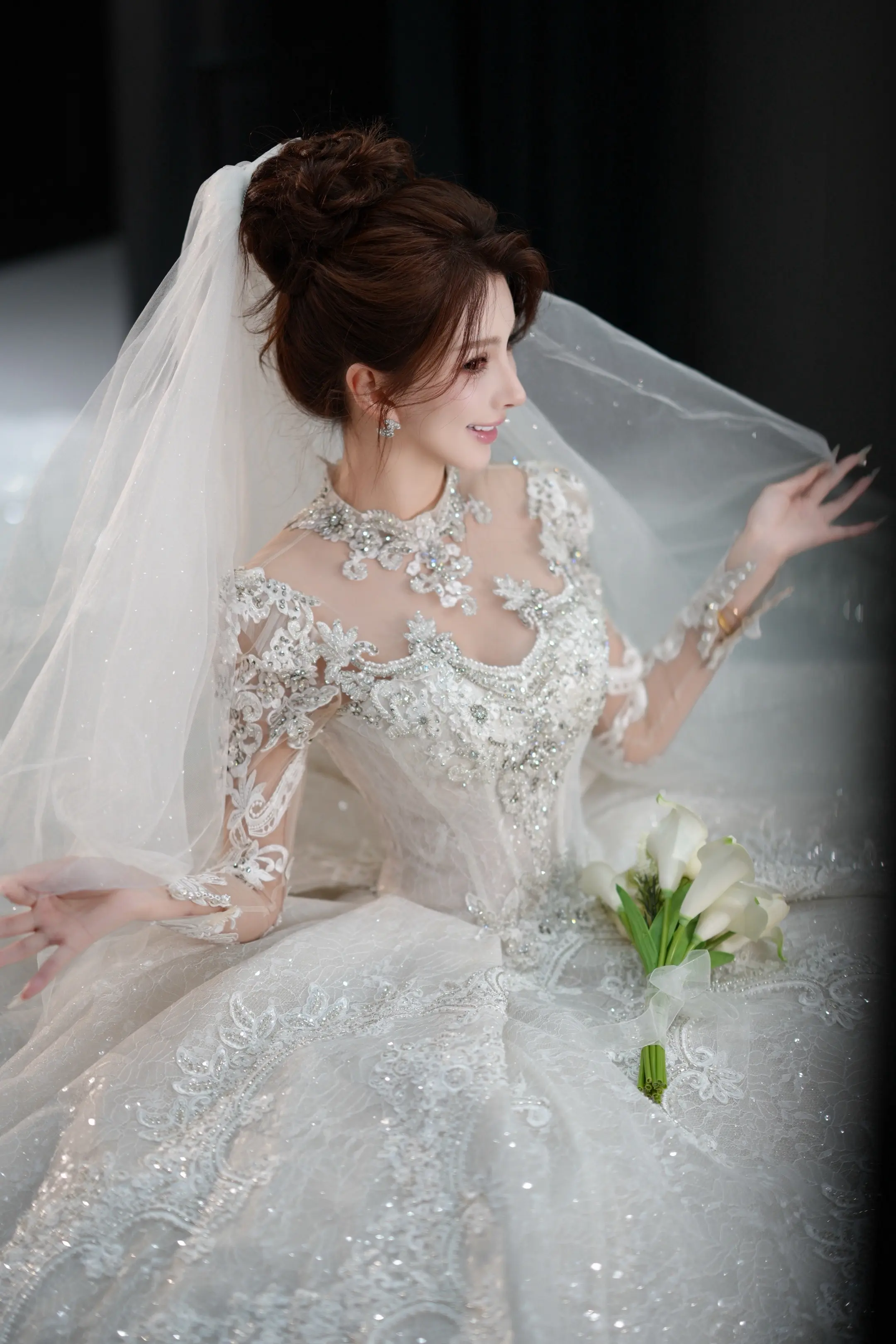 “感情有什么好讲的 谁在你最需要的时刻出现 谁就是对的人”