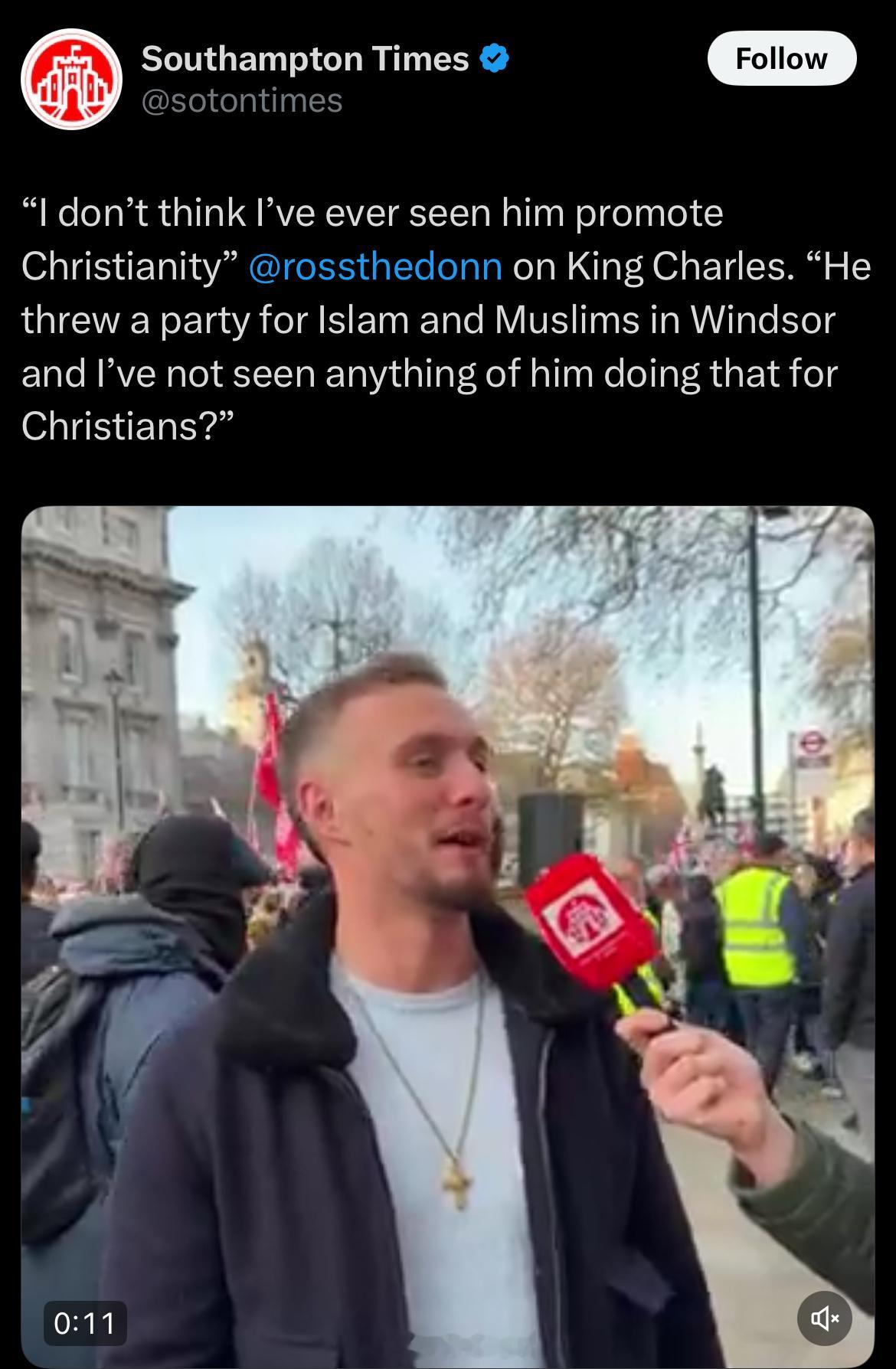 在外网，有一个传播度较高的话题就是很多人认为查是MSL，查在自家宫殿为YSL 和