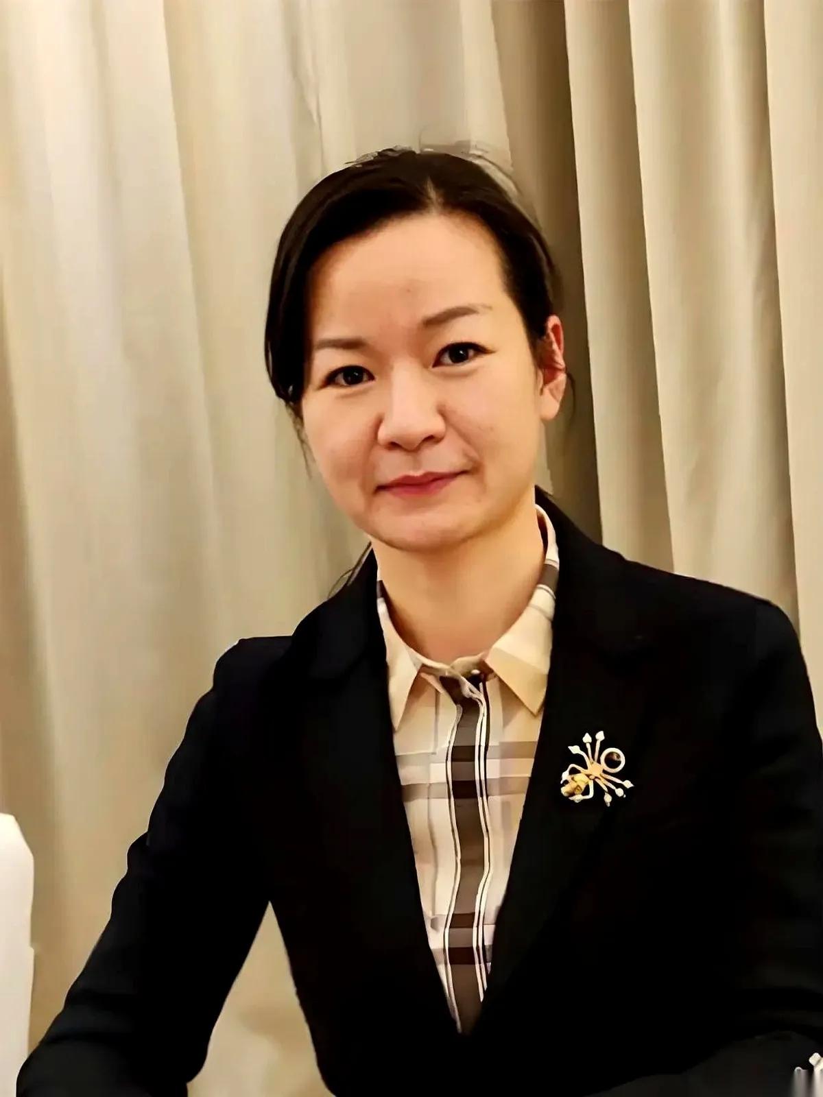 刷到启东城投顾妍被查的新闻，真的后背一凉！47岁，手握资金调度、项目审批的实权，