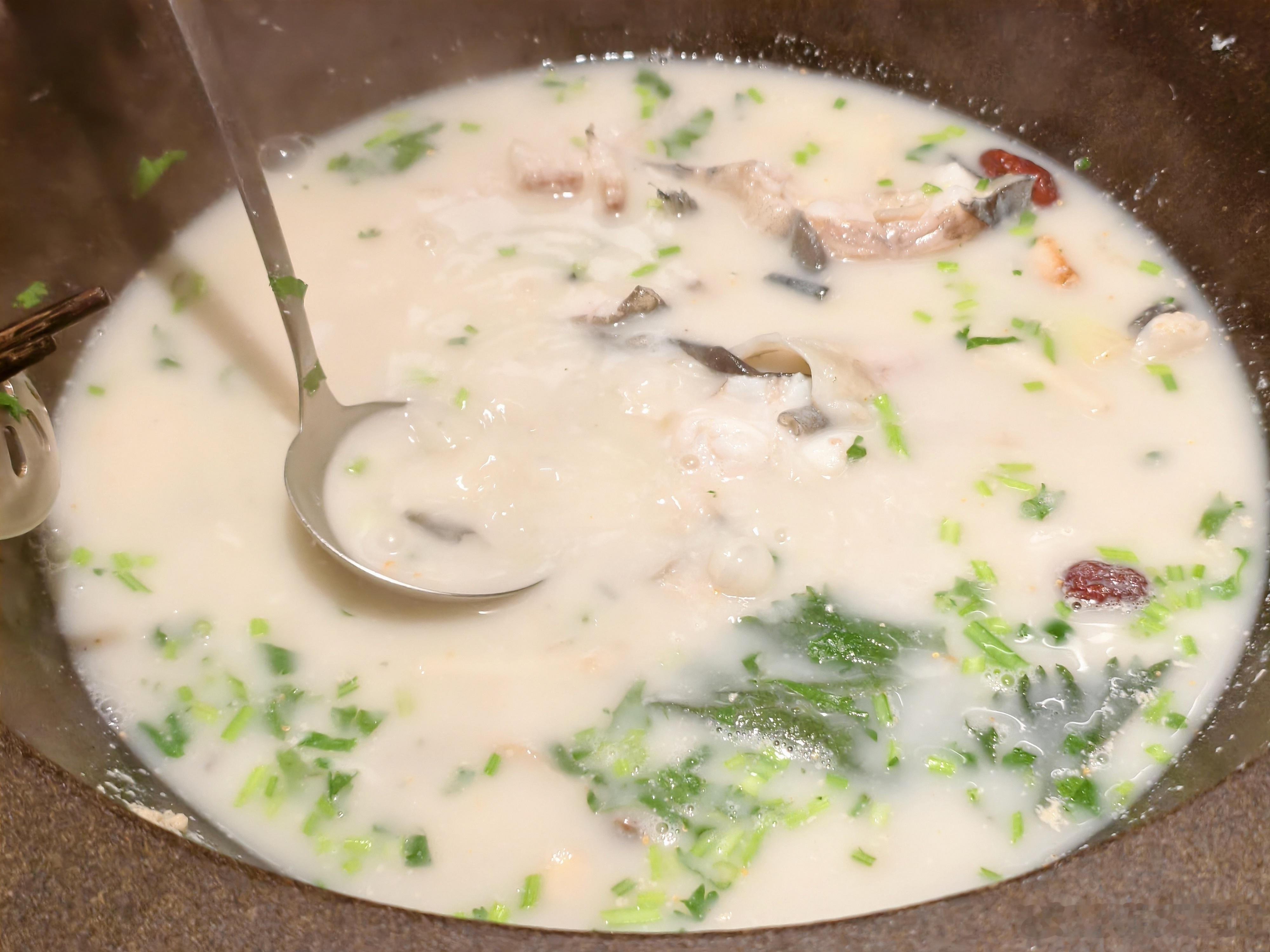 每日一餐分享 石锅鱼，鲜～ 