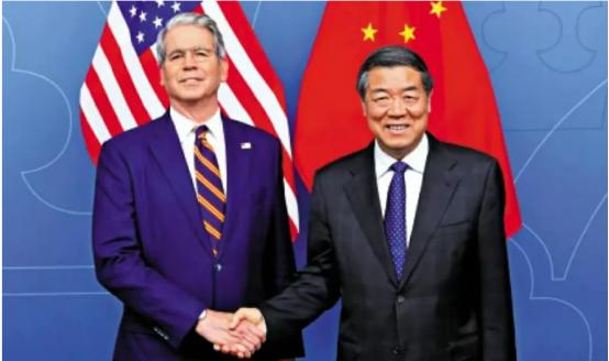 中国9.3阅兵是中国人民纪念抗日战争及反法西斯战争胜利八十周年而进行。

说白了