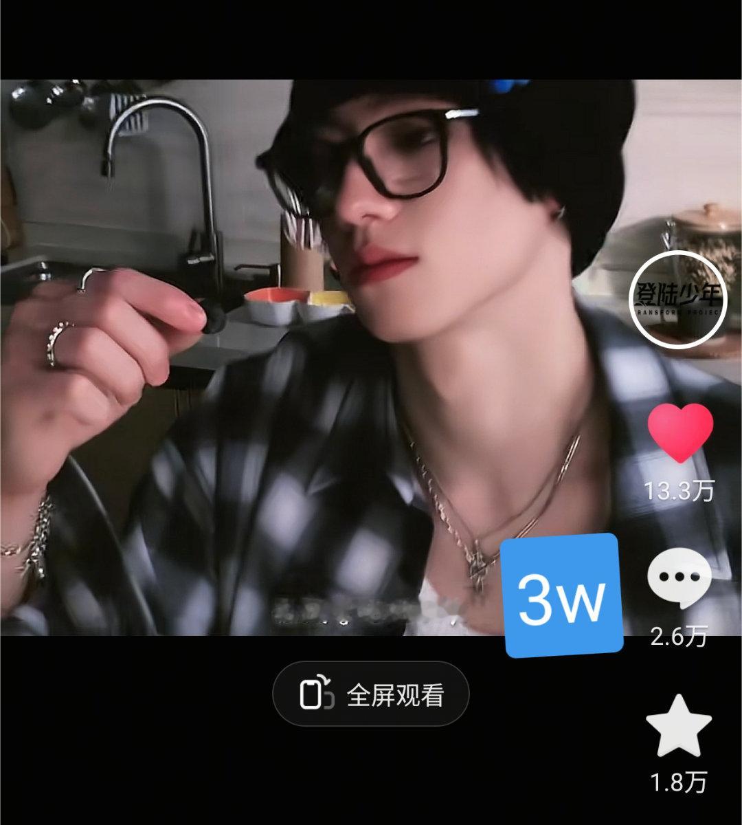 老鸨子买的飞起也不如棍帝的自然流，老二买完老五买，今晚的3w评论很快就要达成了快